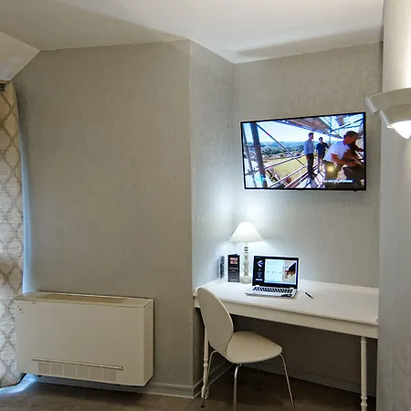 Le Chantereigne Hotel 2*