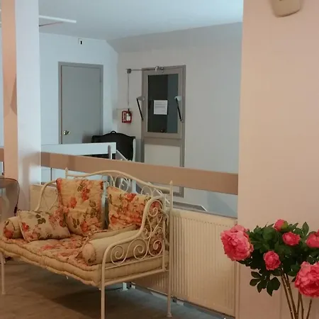 Hotel Le Chantereigne 2*