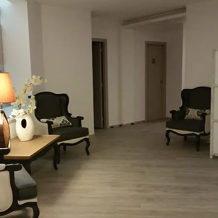 Hotel Le Chantereigne 2*