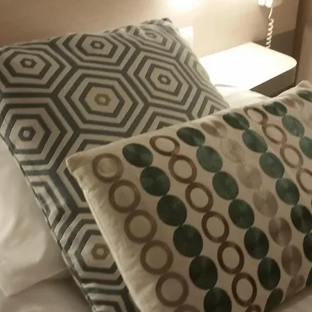 Hotel Le Chantereigne 2*