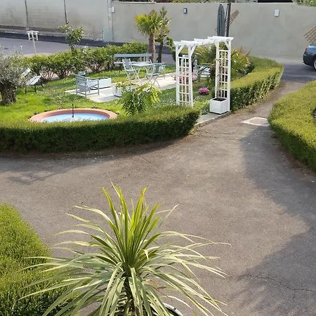 Hotel Le Chantereigne 2*