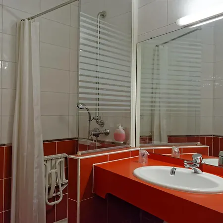 Hotel Le Chantereigne 2*