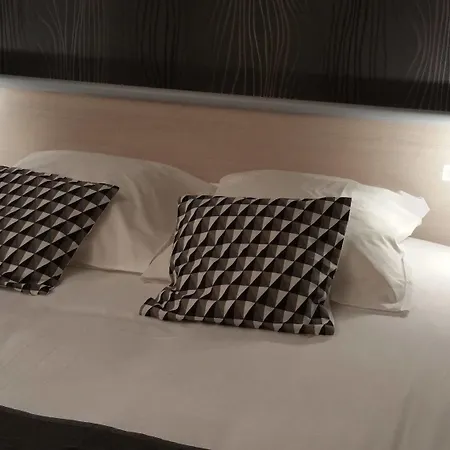Hotel Le Chantereigne 2*